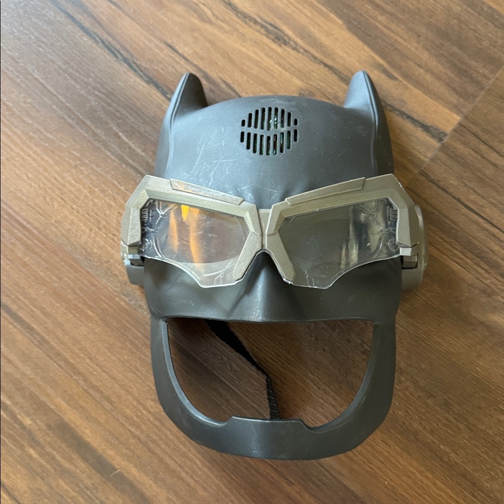 2017 DC Comics Batman voice changing mask light up Mattel talking